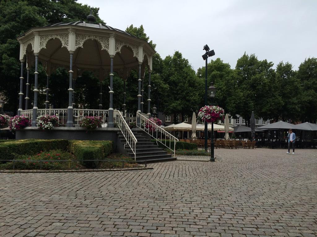 Hotel En Grand Cafe De Pauw Roermond Exteriör bild