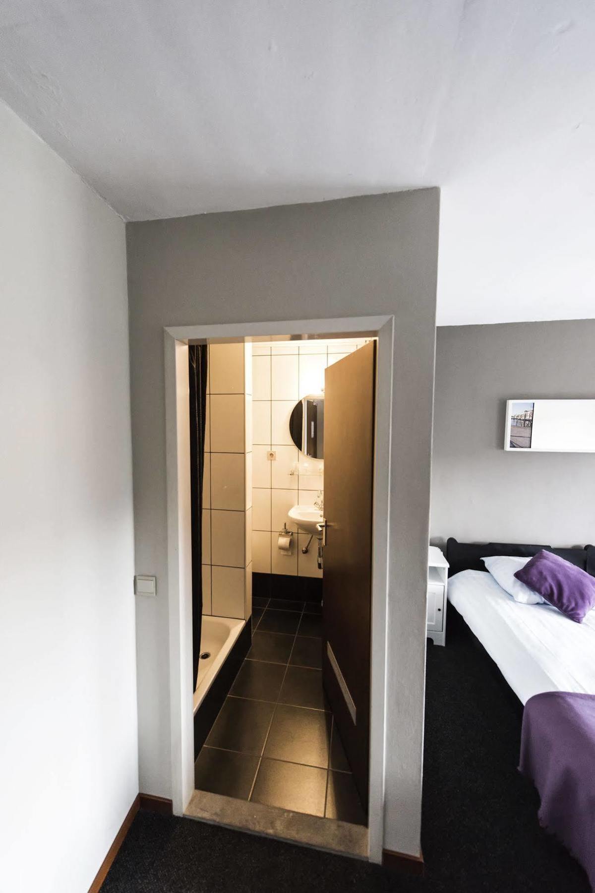 Hotel En Grand Cafe De Pauw Roermond Exteriör bild