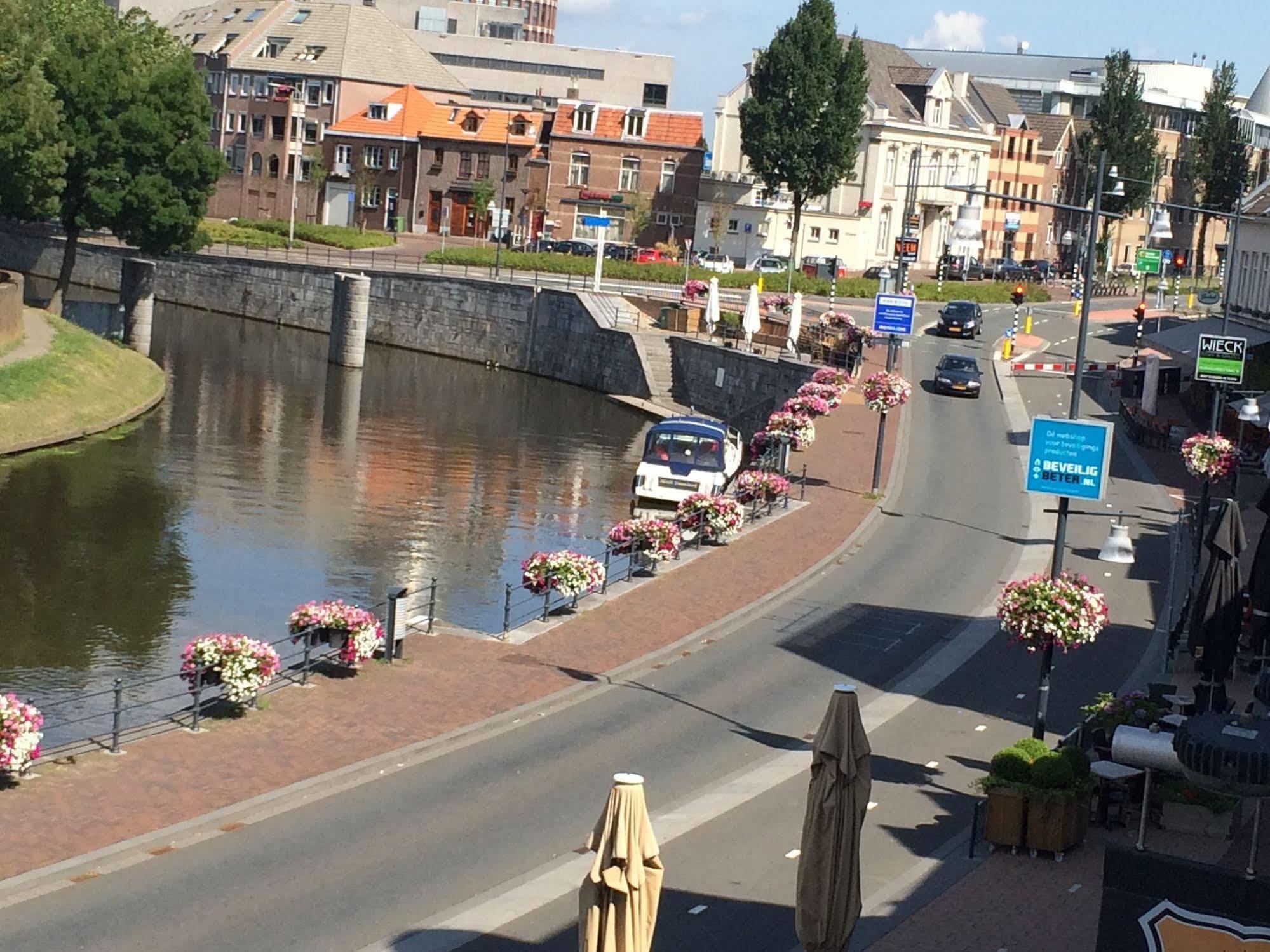 Hotel En Grand Cafe De Pauw Roermond Exteriör bild